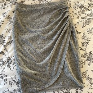 Comfy and cute skirt - dress down for casual or dress up for the office! Size SM